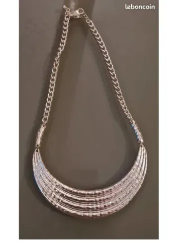 Collier femme. 41 cm. Neuf sans étiquette