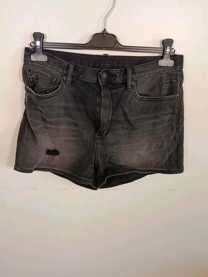 C25 short noir Uniqlo 38