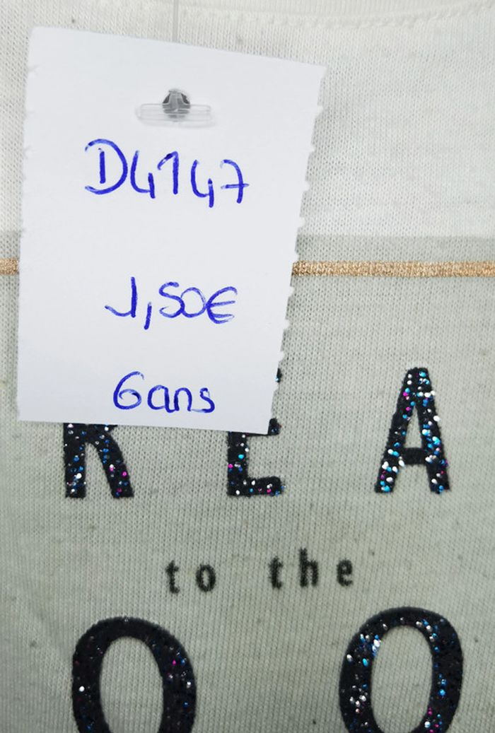 D4147 - tee-shirt fille 6 ans - photo numéro 3