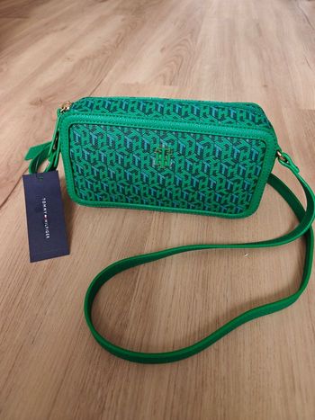 Sac a main bandoulière tommy Hilfiger neuf avec étiquette 