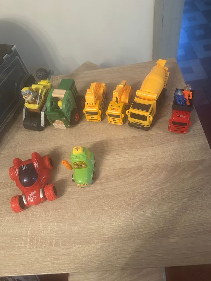 Lot voiture + voiture télécommandé