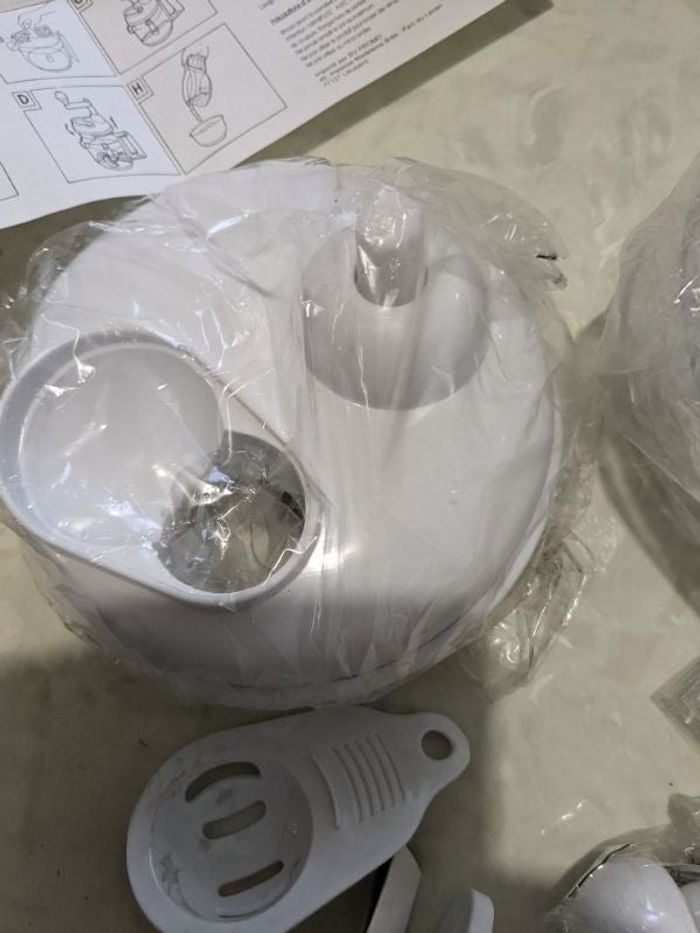 Robot de cuisine manuel multifonctions.