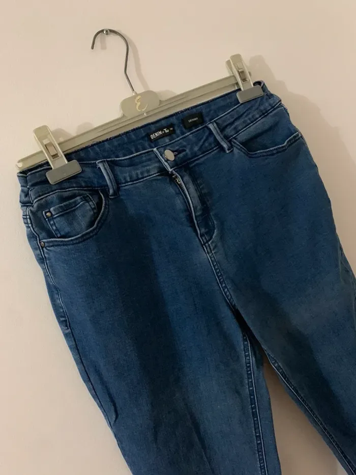 Jean bleu avec broderies florales - Denim By TU - Taille38 - photo numéro 2