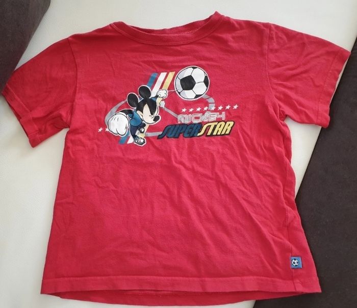 T-shirt taille 6 ans en très bon état