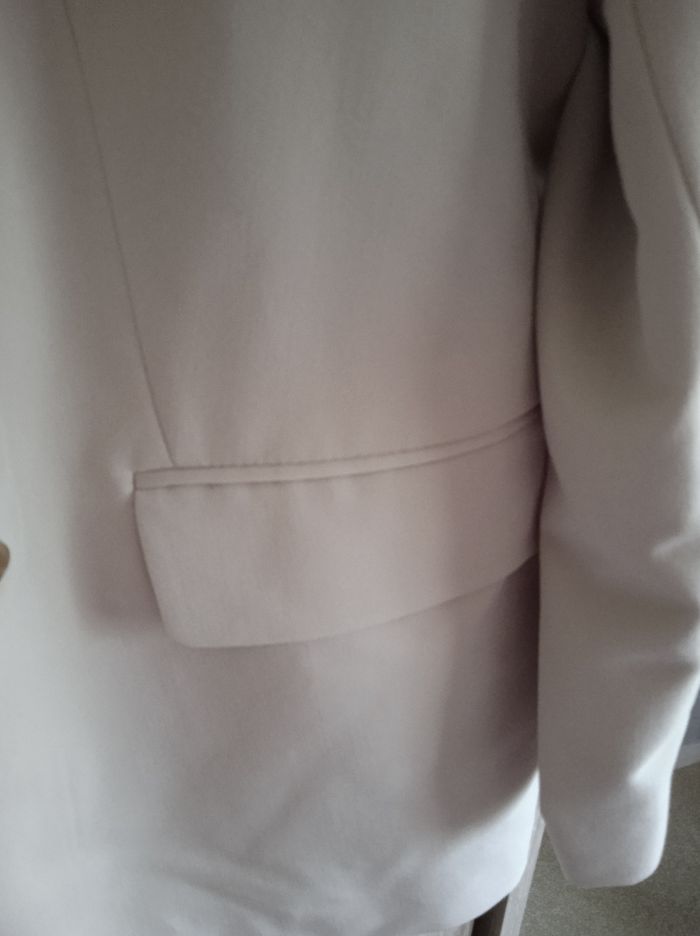 Jolie Veste couleur crème forme overzize - photo numéro 6