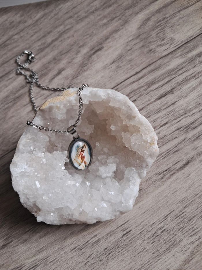 Collier médaillon vierge marie