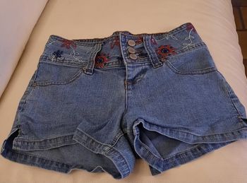 Short en jeans fleuri