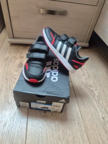 Chaussures/ baskets adidas switch 3 noire/rouge pointure 28 en très très bon état