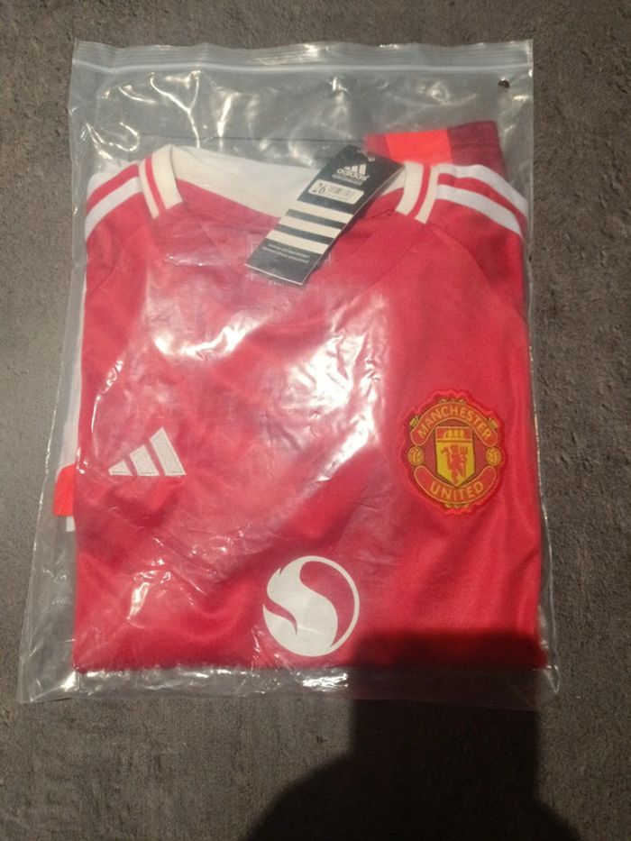 Tenue foot Manchester United rouge. T.26 - photo numéro 5