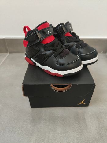 Basket Jordan Nike taille 22