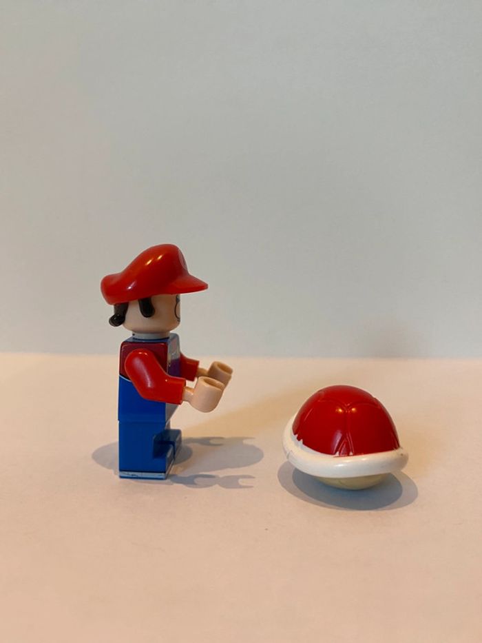 Figurine type lego Mario. Super Mario - photo numéro 2
