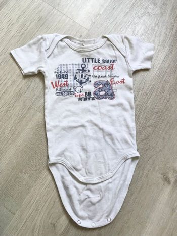 Body à manches courtes 18mois (Absorba)