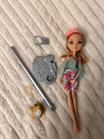Poupée ever after high 