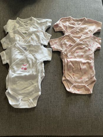 Lot de 5 bodies taille 1 mois