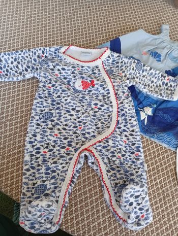 Lot robe et Pyjama absorba 1 mois