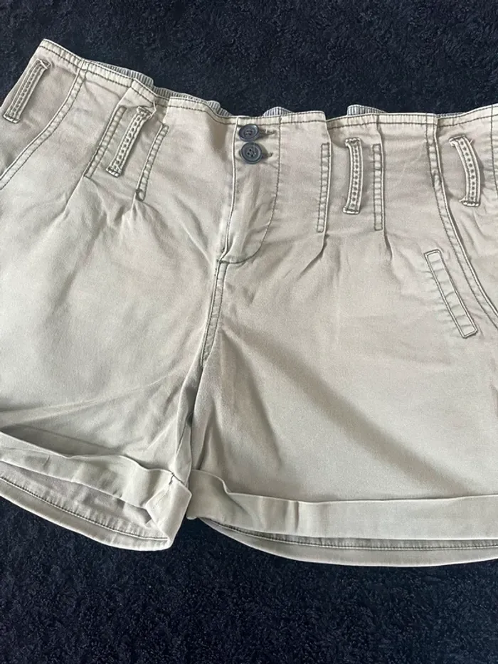 Short kaki - photo numéro 4