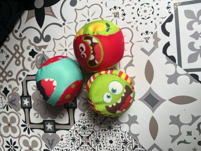 Lot hochet balle livre - photo numéro 4