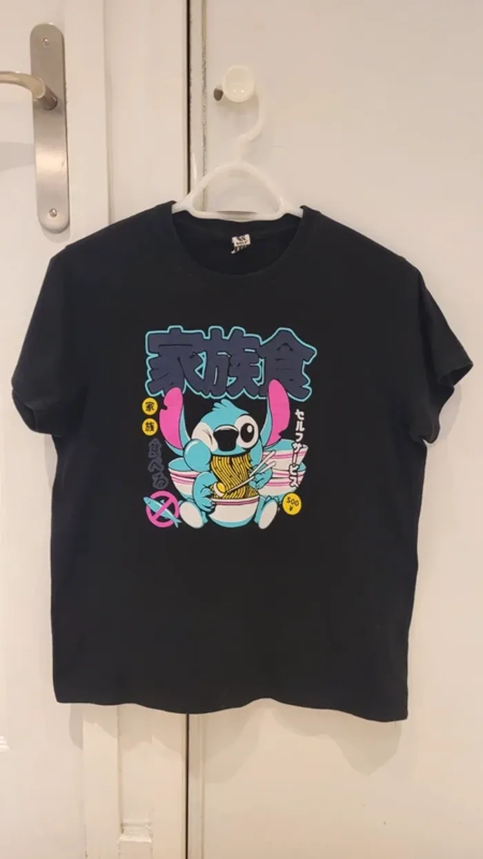 Tee-shirt manches courtes "Stitch eats ramens"