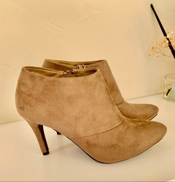 Bottines BATA en daim - photo numéro 2