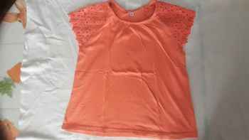 Tee shirt orange manches en fleurs