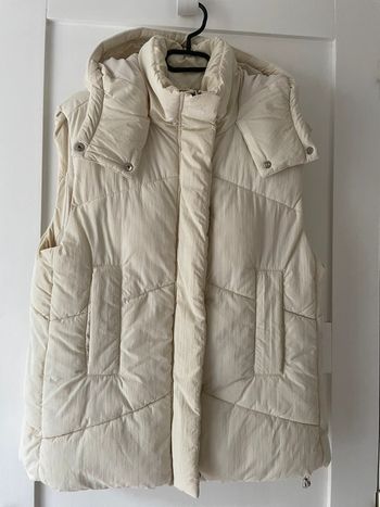 Doudoune sans manches crème Bershka