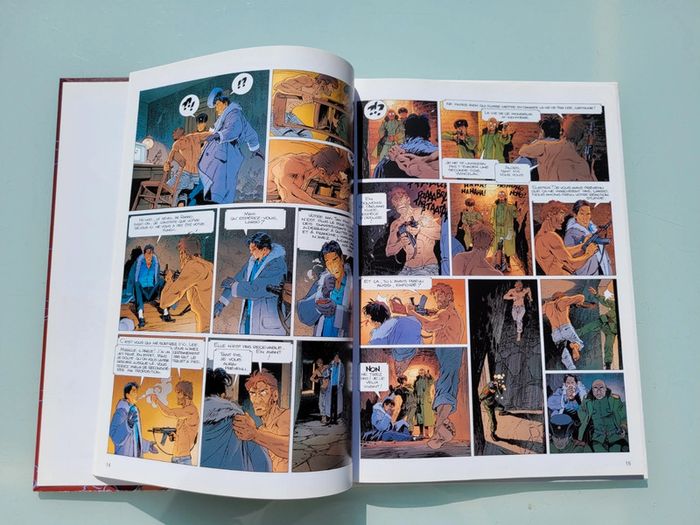 BD Largo Winch : La voie et la vertu, La Loi du Dollar, album double 20 ans tome 9 et 10 - photo numéro 5
