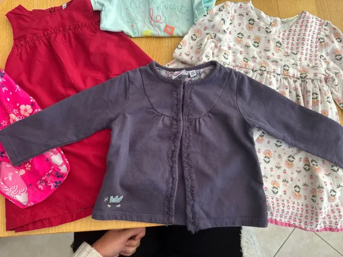 Lot vêtements 18 mois fille - photo numéro 2