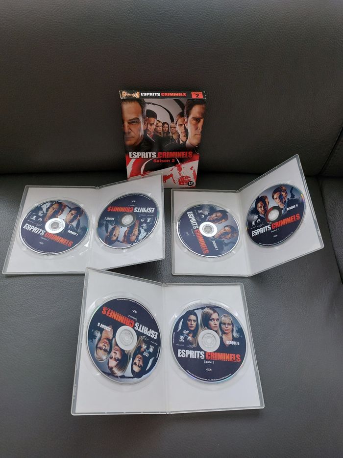 Esprits criminels, saison 2 - photo numéro 2