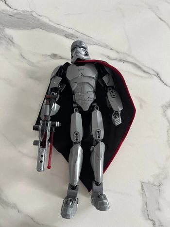 Figurine star wars lego capitaine phasma