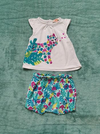 Tres joli ensemble 9 mois