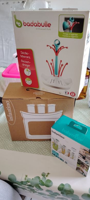 Ensemble d appareils pour remplir les  gourdes de compotes et un sèche biberons