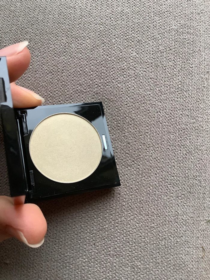 Fard à paupières Make up for Ever NEUF 101  jaune pastel irisée - photo numéro 8