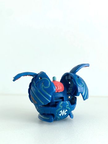 Figurine Bakugan argile bleu Aquos B2 bakupearl 650G