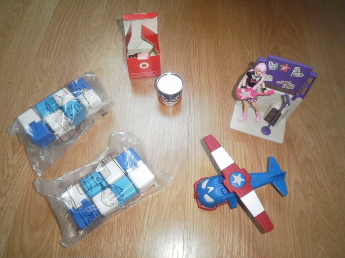 Lot de petits jouets Mc Do et autres - photo numéro 2