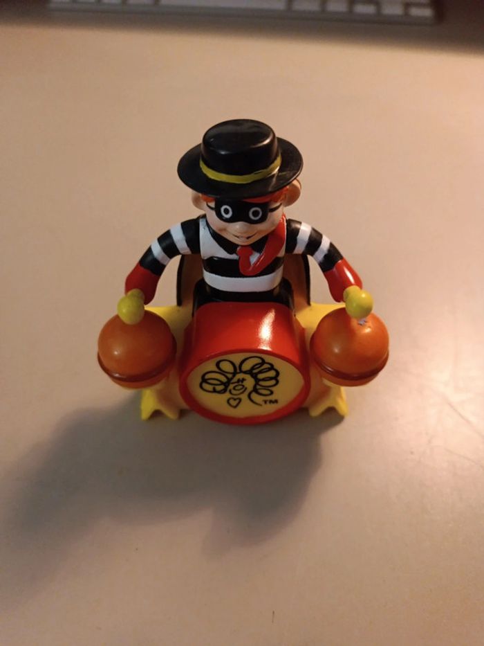 1 figurine hamburglar RARE McDonald's 1993. Hamburglar fait de la batterie sur des hamburgers - photo numéro 11