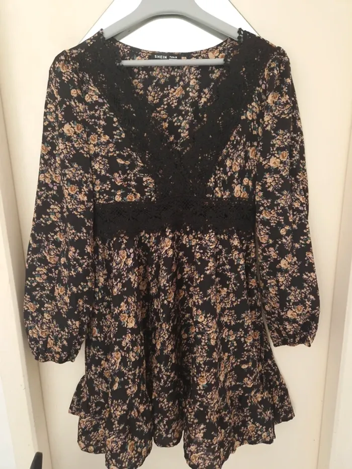 Robe à imprimé floral en dentelle manches bouffantes taille M