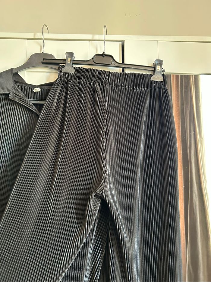 Ensemble noir plissé Chemise et Pantalon Boutique Indépendante Tailles S-M - photo numéro 4