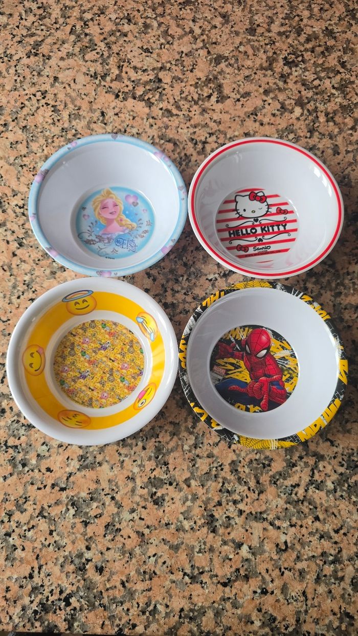 Lot x 4 bols disney neuf