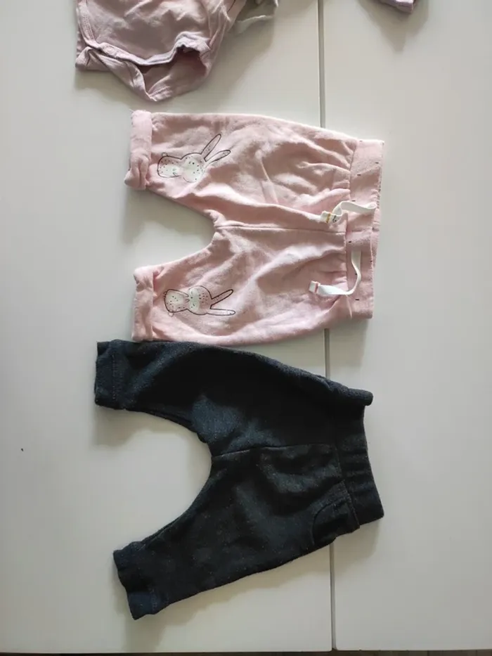 Lot vêtements 1 mois fille - photo numéro 3