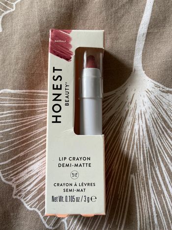Honest beauty rouge crayon lèvres teinte marsala