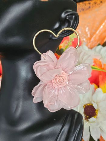 Boucles d oreilles cœurs avec fleurs en tissus et acier inoxydable