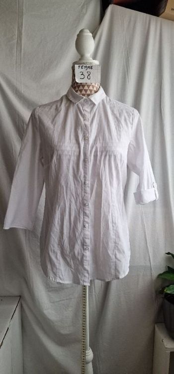 Chemisier, blanc, en polyester &coton, en très très bon état, manche relevable, longueur 64cm