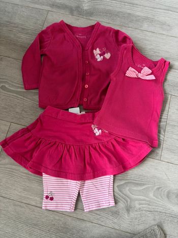 Ensemble 4 pièces Disney taille 6 mois