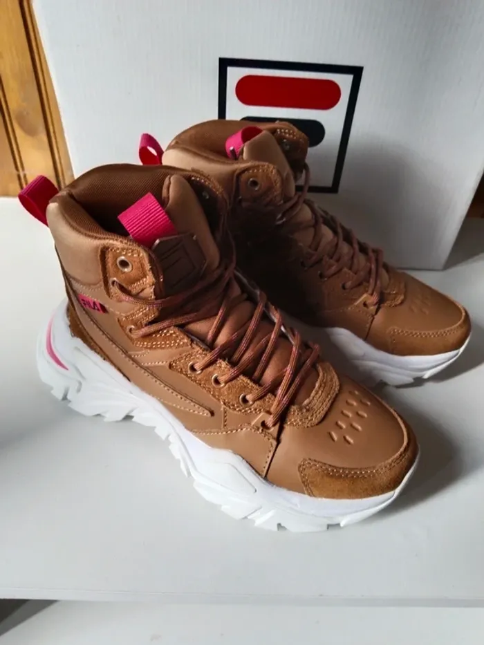 Superbes baskets sneakers femme grosse semelle marque Fila pointure 36 - photo numéro 6