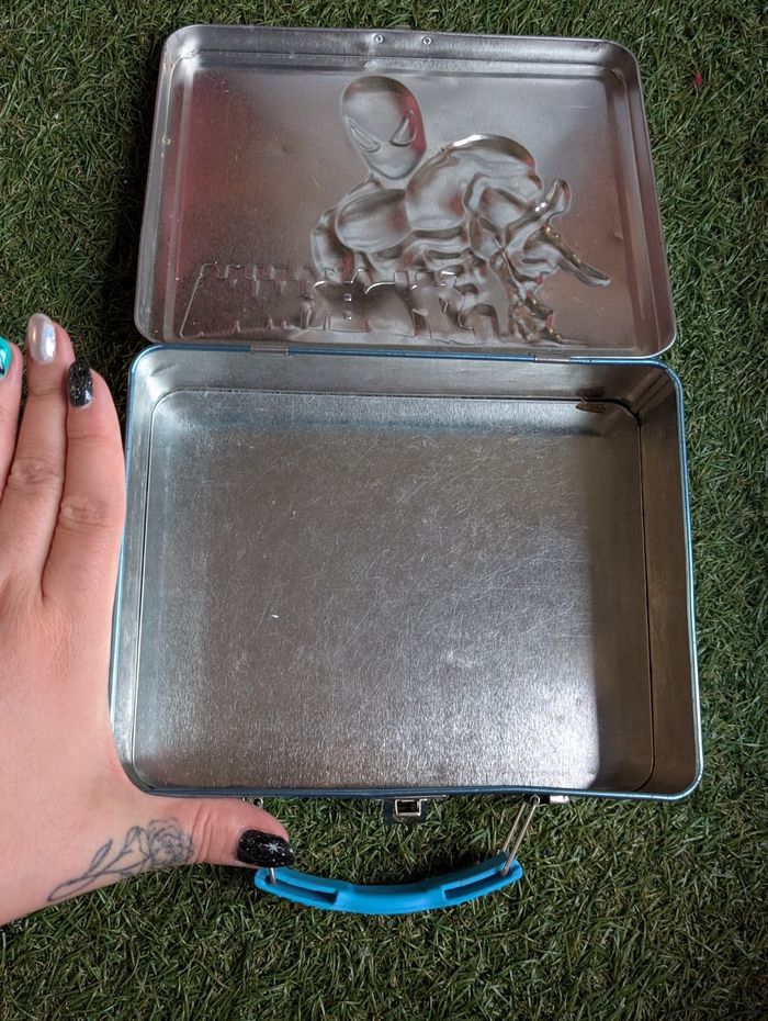 Petite boîte en metal spiderman - photo numéro 7