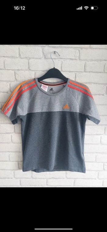 Tee-shirt Adidas taille 10 ans
