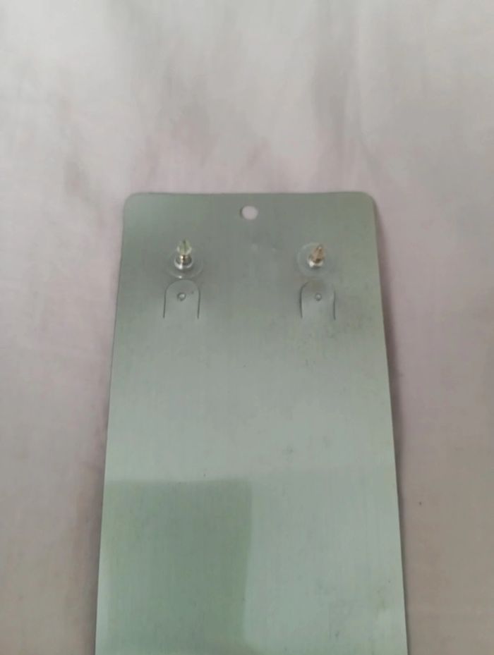Paire de boucles d'oreilles neuves - photo numéro 7