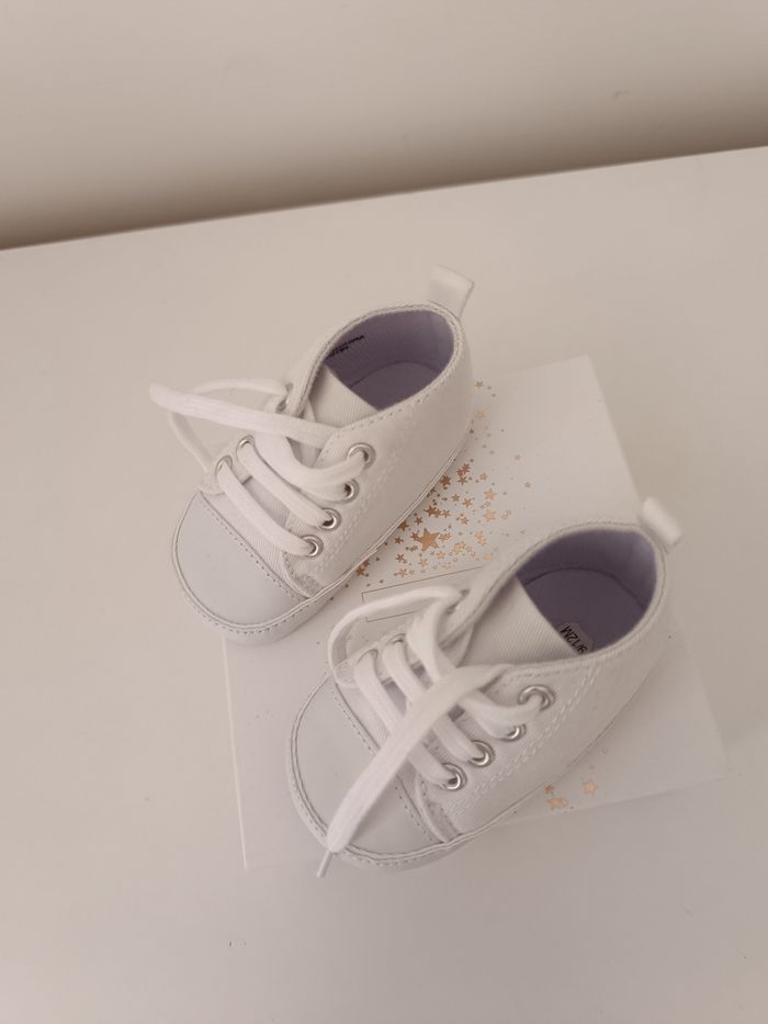 Tennis bébé Kiabi blanche en toile taille 18 - photo numéro 4