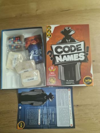 Jeu de société Code Names des éditions Iello,