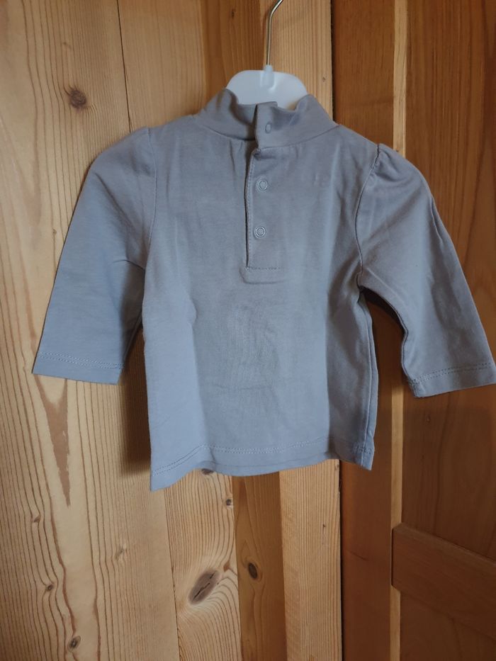 T shirt taupe manches longues Vertbaudet taille 3 mois - photo numéro 2